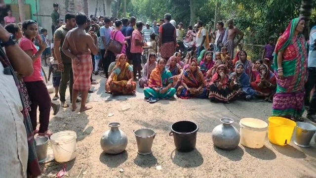 Women protest for drinking water in Bhadrak of Odisha