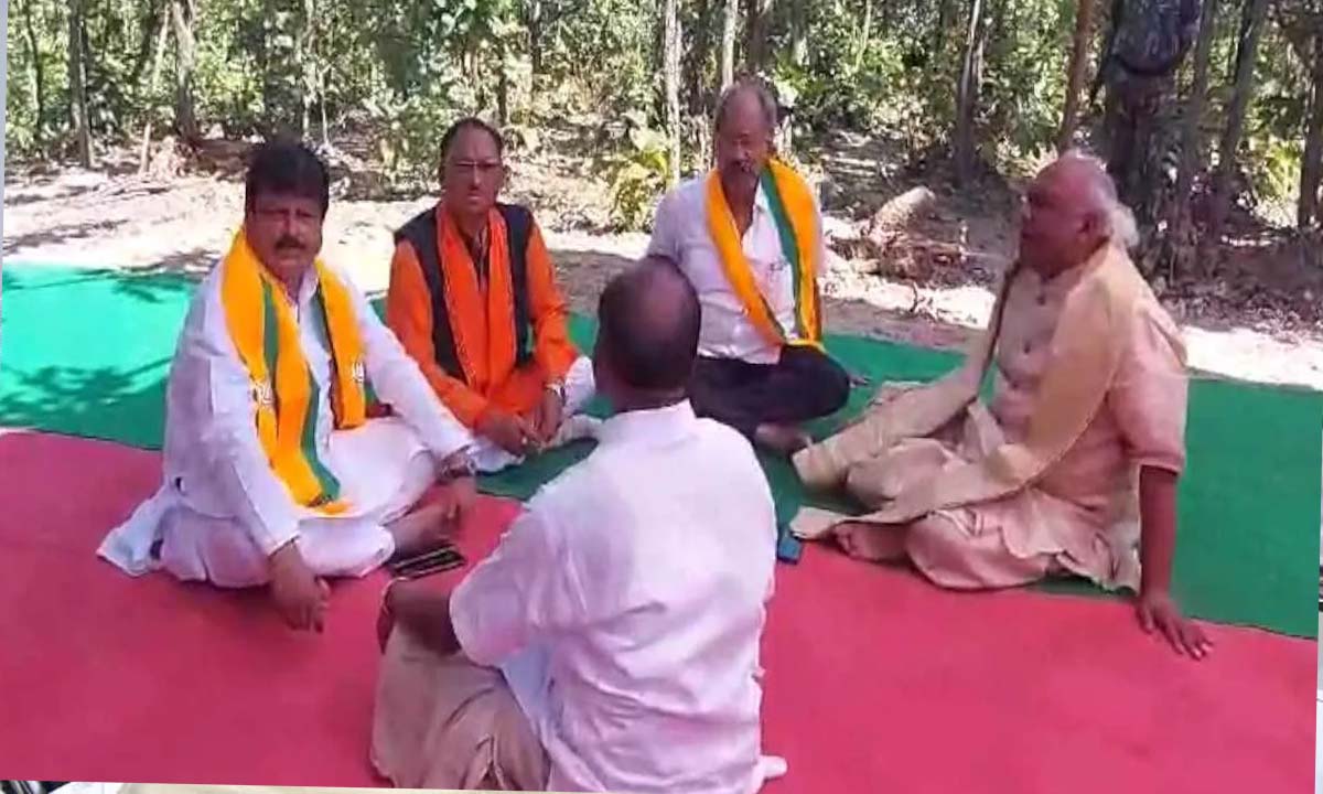 Chintamani Maharaj, Brijmohan Agarwal, MLA Chintamani Maharaj, Kali Mata idol, former cabinet minister Brijmohan Aggarwal, Congress MLA, BJP leader in Balrampur, Samari Assembly, Srikot.