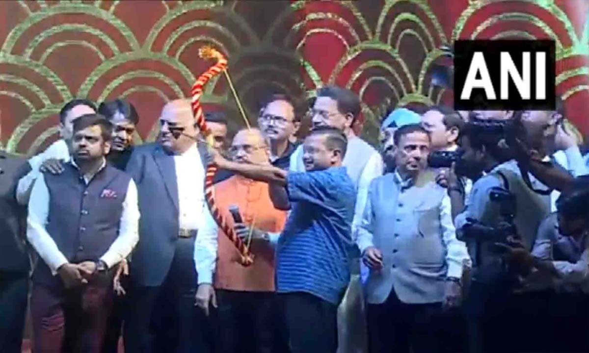 Chief Minister Arvind Kejriwal performed Ravana Dahan, watch video