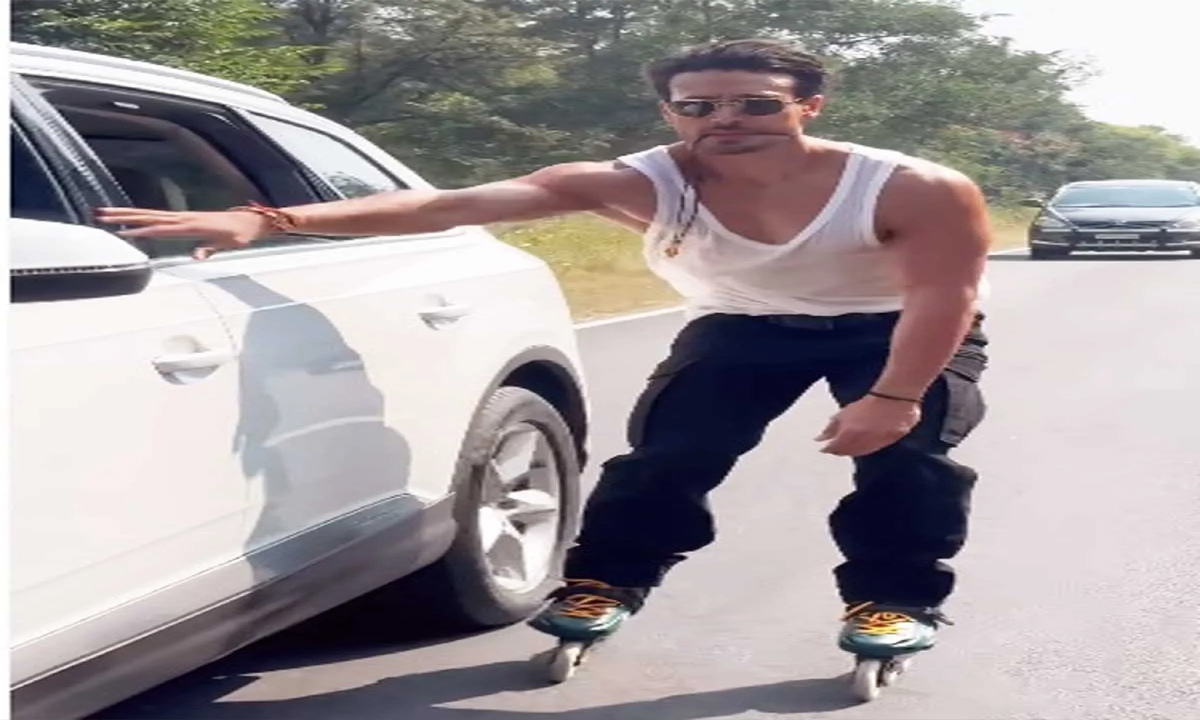 Tiger Shroff was seen skating on the road, watch viral video