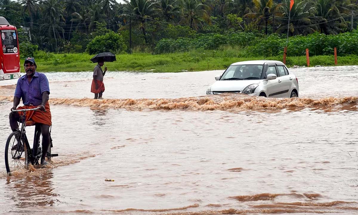 Rains continue to lash Kerala, orange alert in four districts