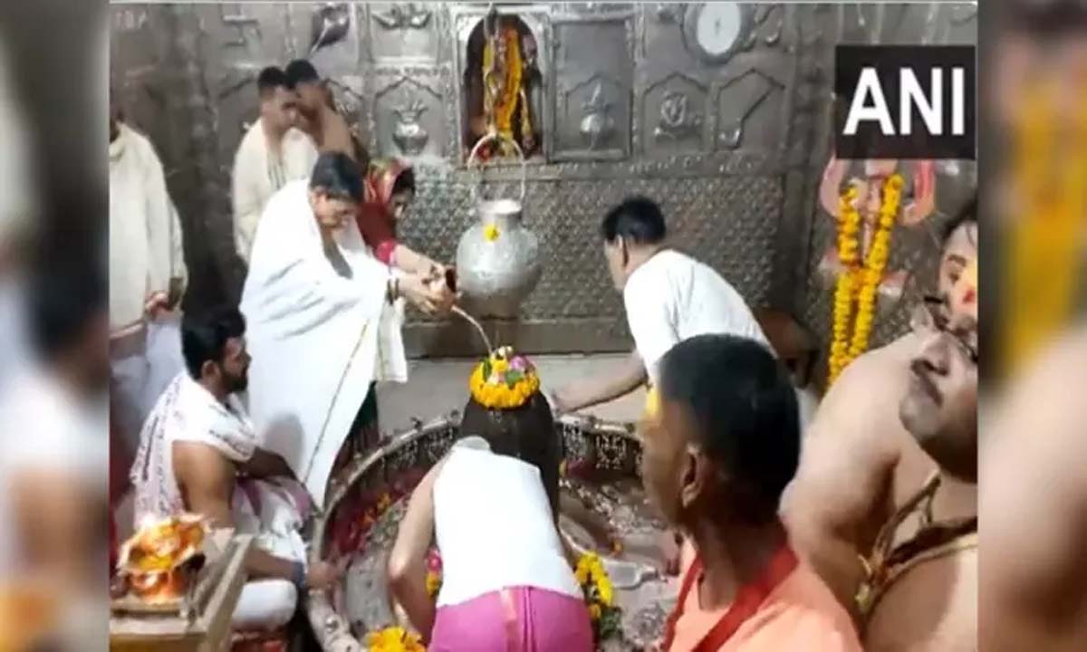 Tamil Nadu Governor R N Ravi offers prayers at Mahakaleshwar temple in Ujjain