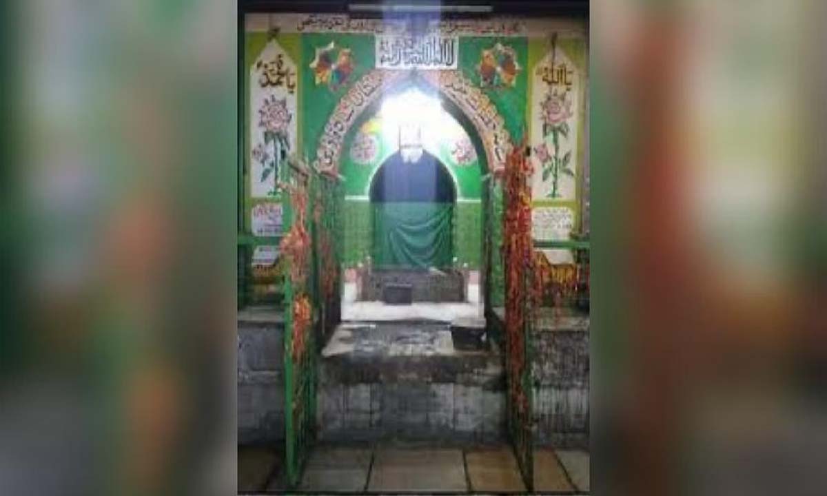 New lofty door of 269 year old Dargah opened in Central Mumbai