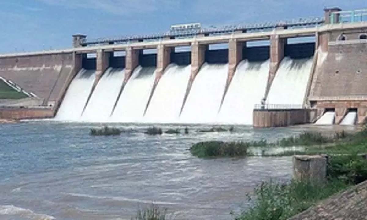 Tamil Nadu officials will discuss with farmers today on releasing water from Vaigai Dam