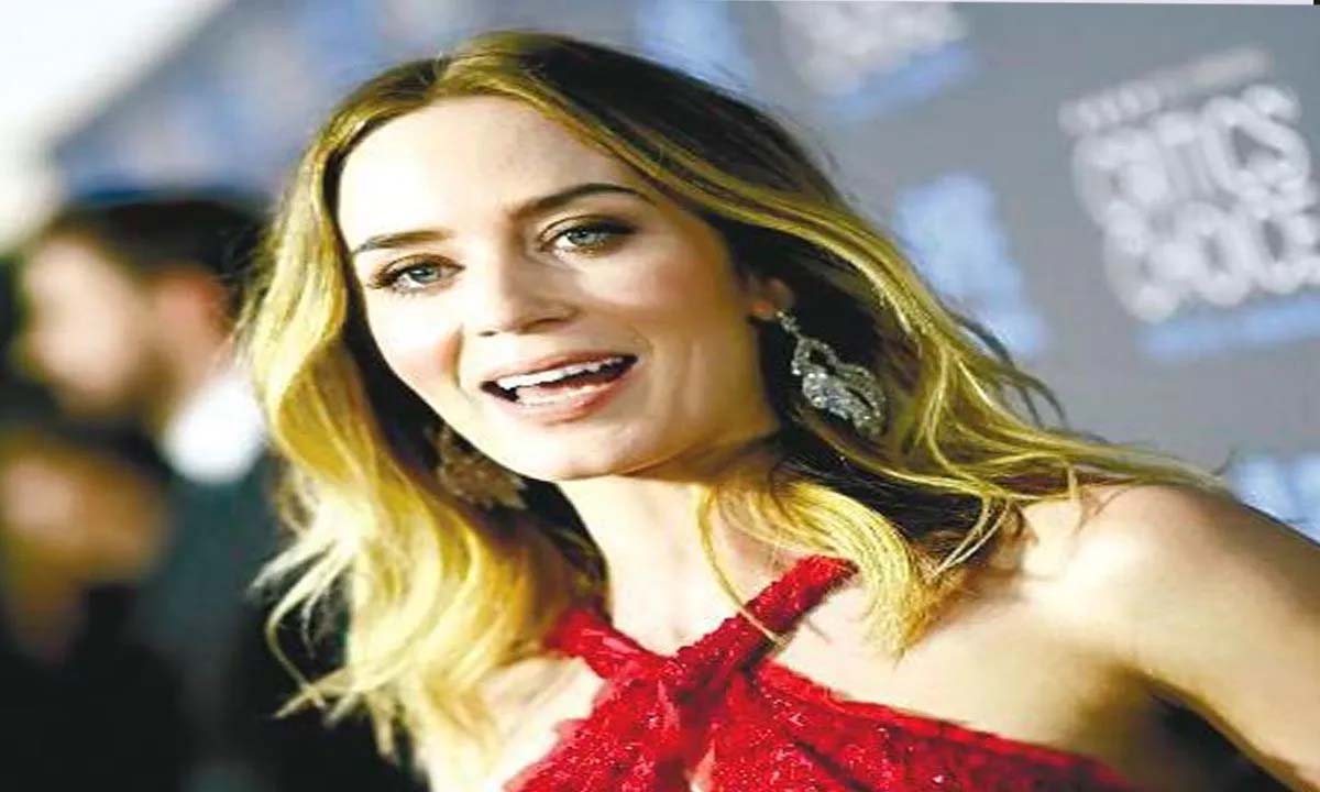 Emily Blunt criticized for calling waitress 'too big' 