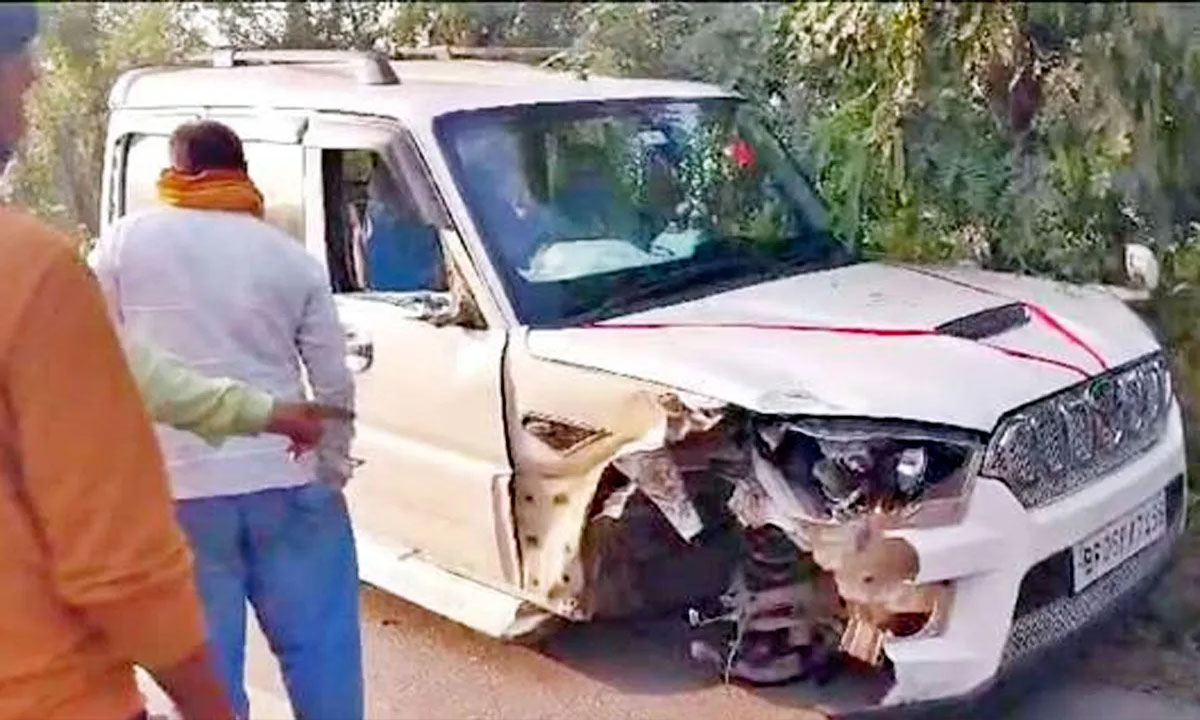 Head-on collision between speeding Scorpio and bike, two dead