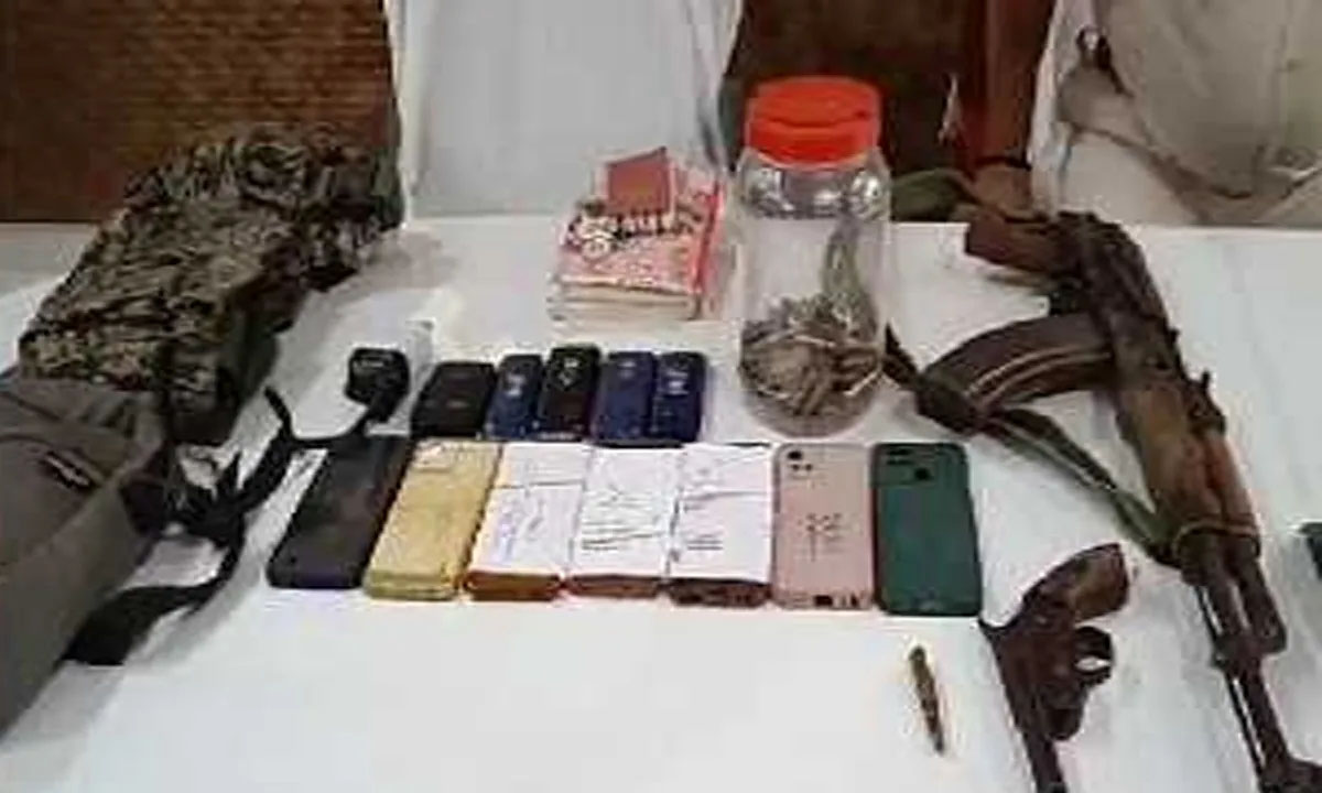 Naxalite and two arrested with a reward of Rs 5 lakh