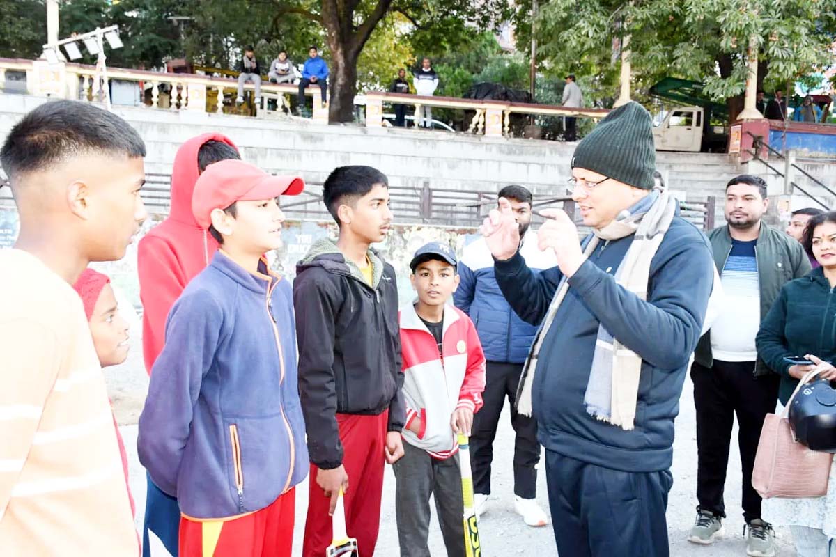 Chief Minister Pushkar Singh Dhami met people and took feedback during morning walk in Nainital.
