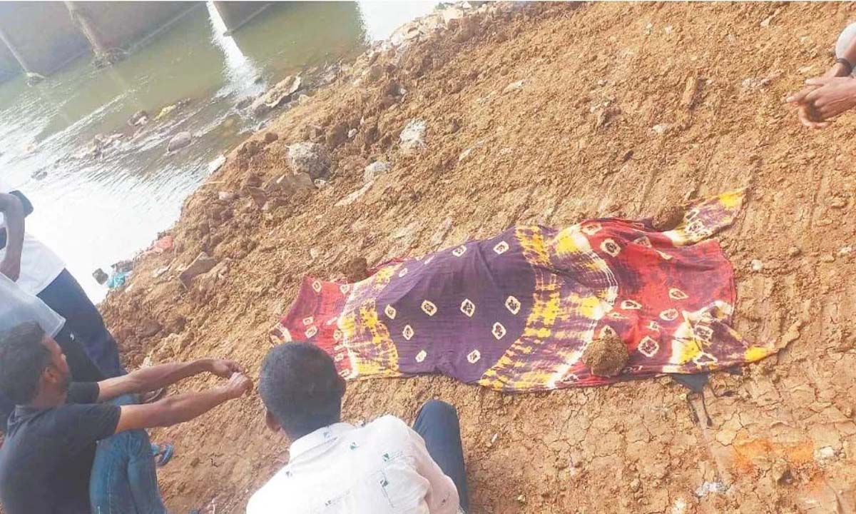 River, dead body of an elderly woman