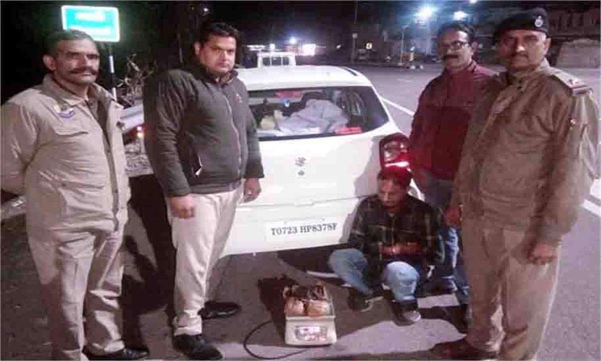 1.914 kg hashish recovered from car during blockade