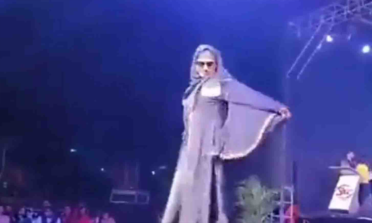 Girls did ramp walk wearing burqa, watch video