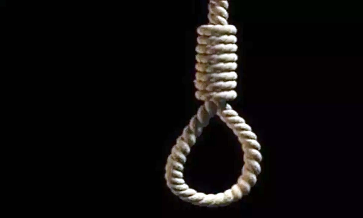 Employee commits suicide by hanging himself in office