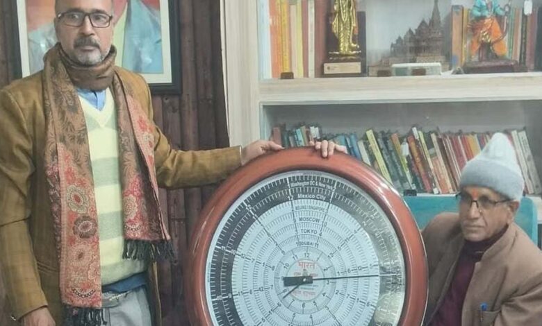 Lucknow: Seller designed clock that tells time in eight countries, gifted it to Ram Mandir Trust