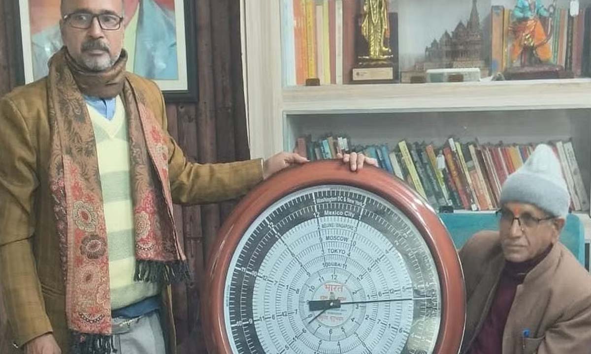 Lucknow: Seller designed clock that tells time in eight countries, gifted it to Ram Mandir Trust