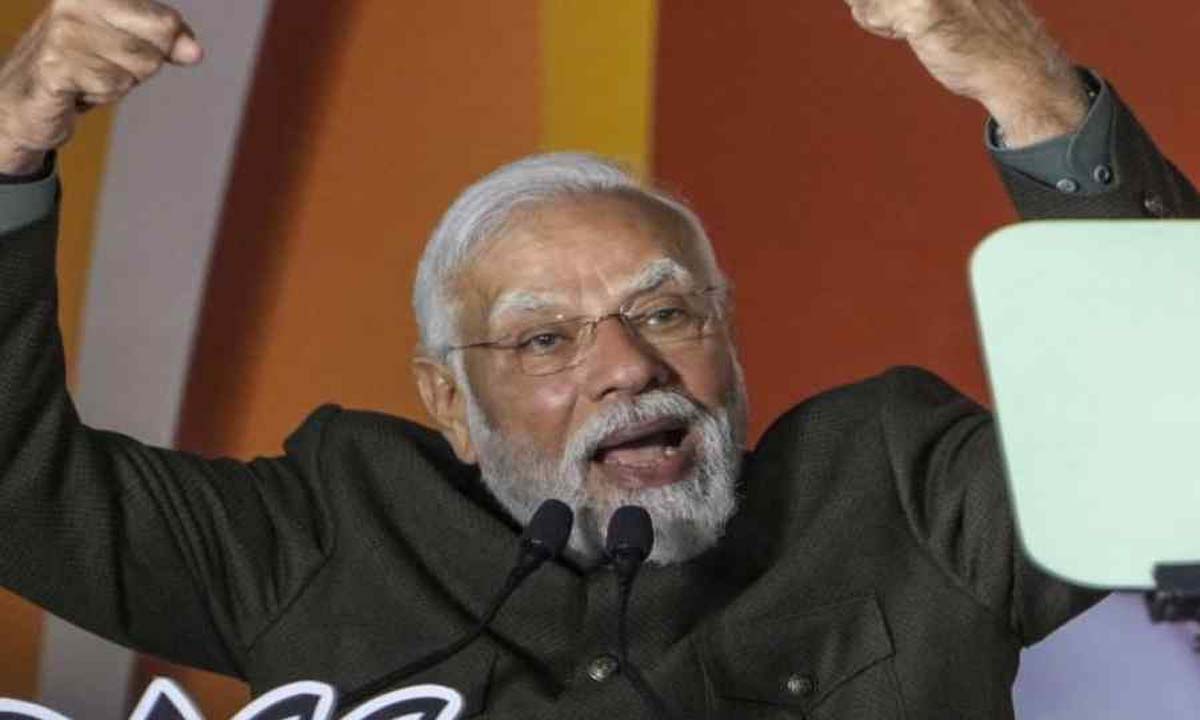 PM Modi supports news anchor's jibe at anti-BJP 'commentators' on election analysis