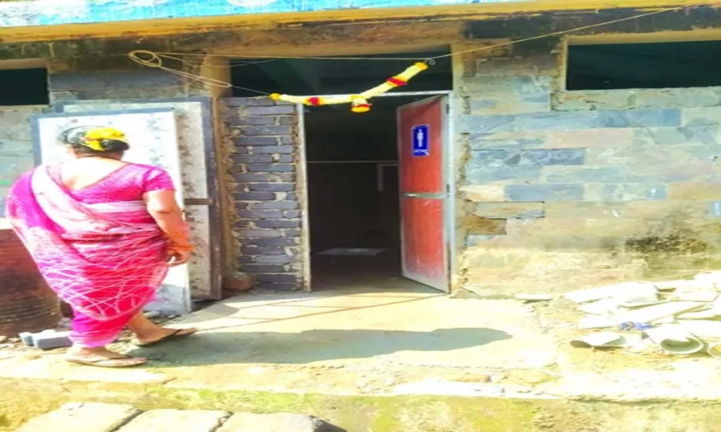 Ponda municipal body provides relief to women vendors by using a toilet block