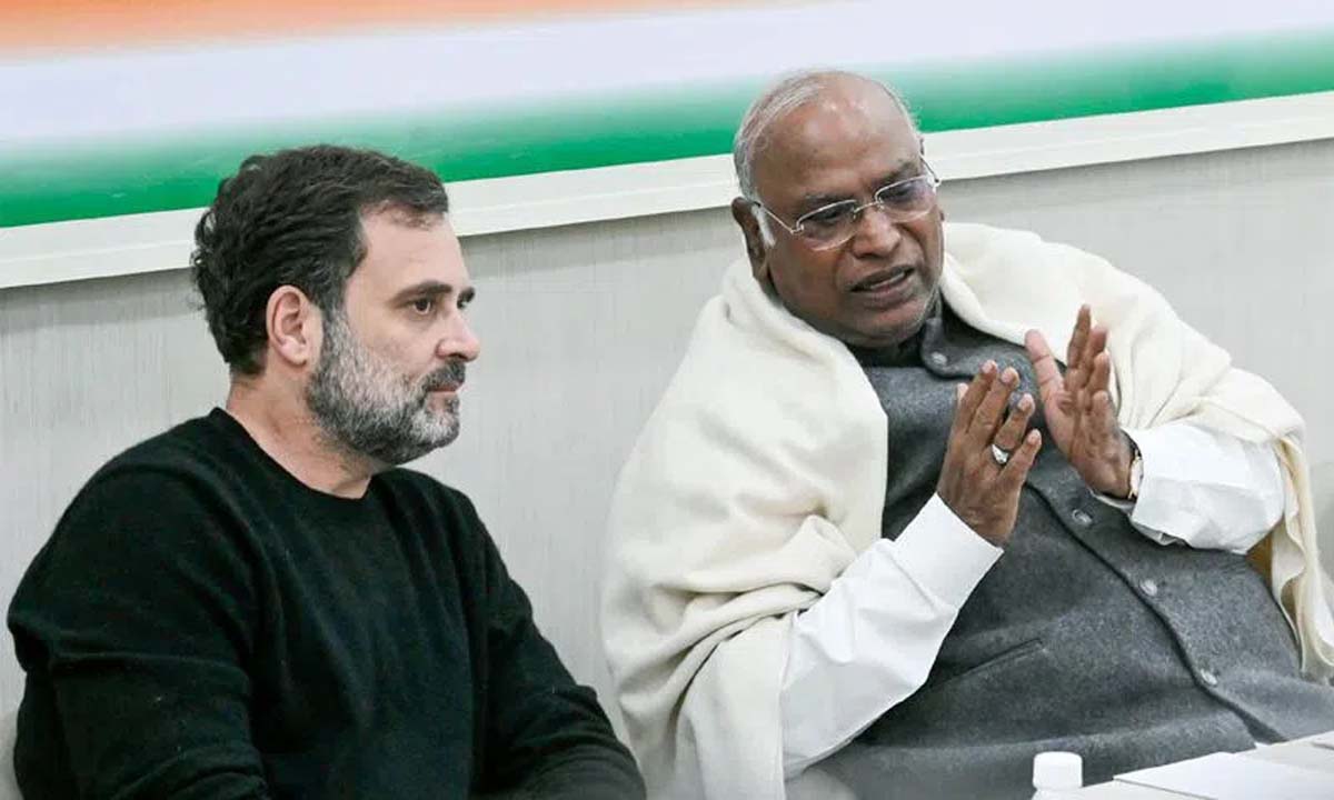 Kharge, Rahul hold meeting with Congress leaders in Andhra regarding Lok Sabha elections