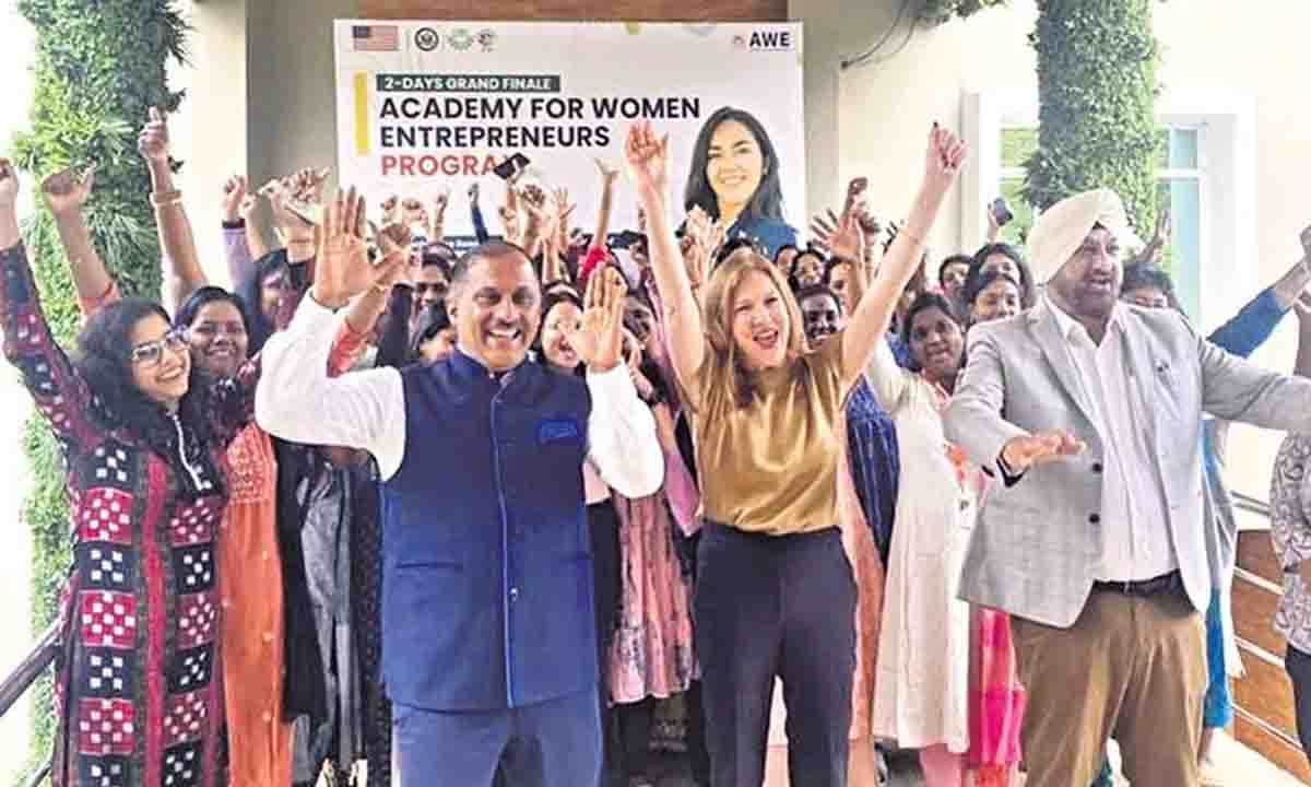 85 women entrepreneurs graduate from US Consulate's AWE program