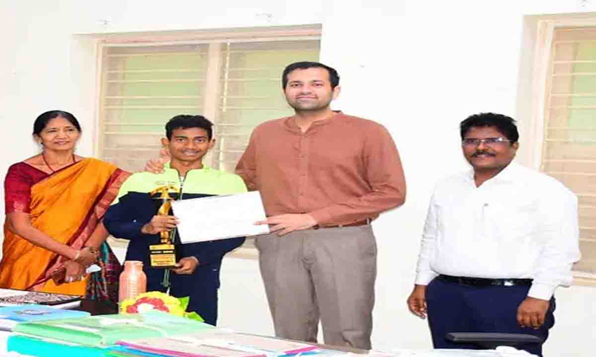 Tribal student won gold medal in badminton competition