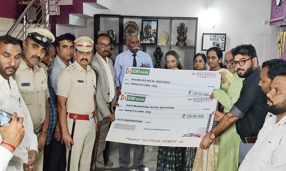 Karnataka government handed over a check of Rs 50 lakh to Captain Pranjal's family.