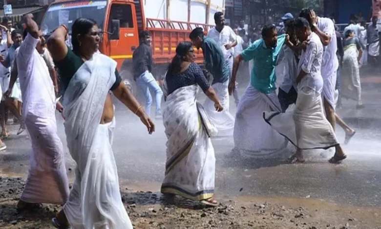 Kerala: There was a heated clash between Congress workers and police during protests in the capital