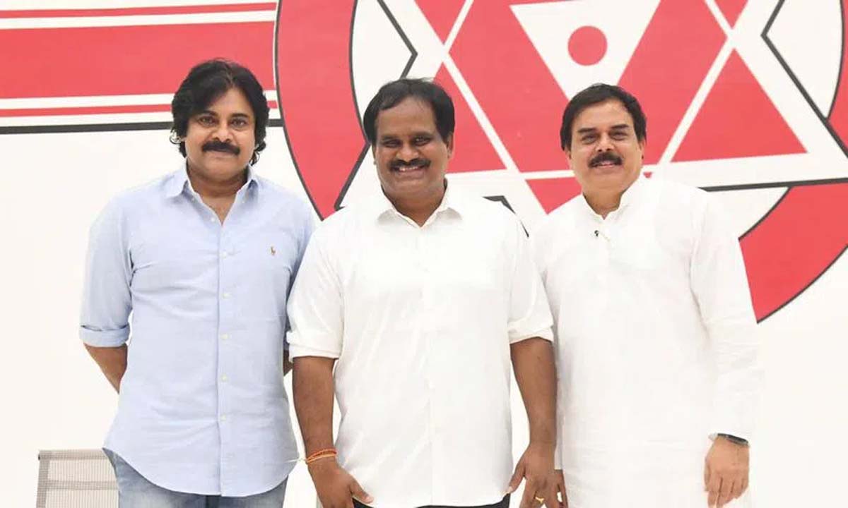 Mangalagiri: YSRCP Vamsi Srinivas Yadav joins Jana Sena