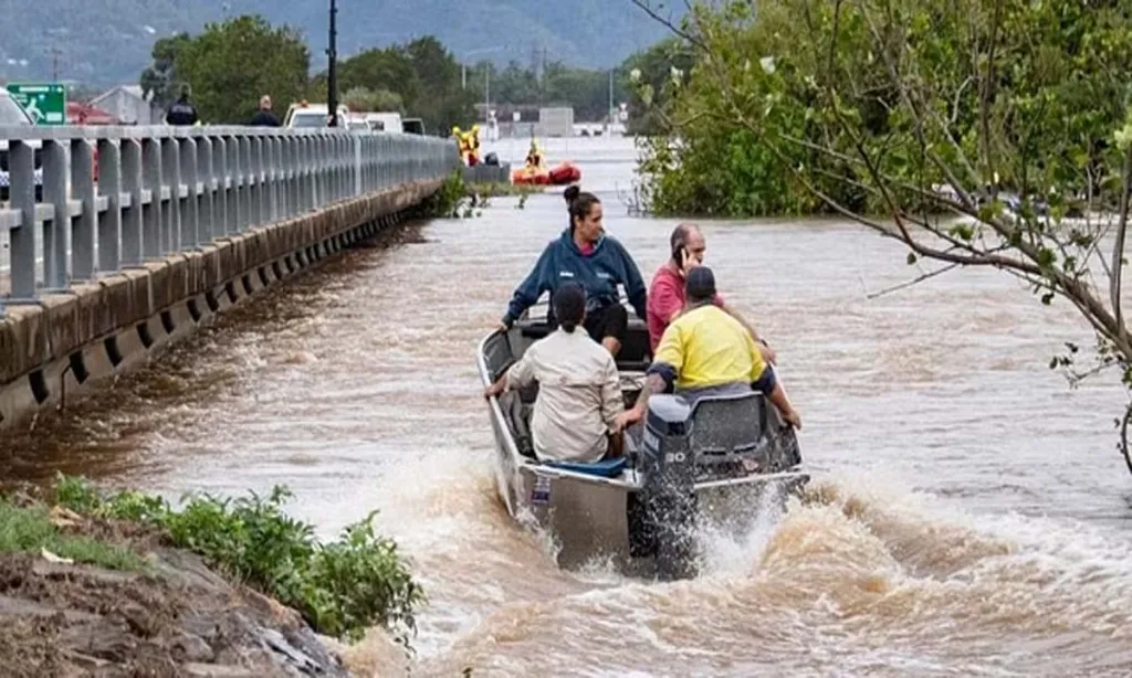 Hundreds of people evacuated due to flood disaster in northeastern Australia