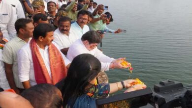 Karimnagar: Minister Ponnam Prabhakar releases water from Lower Manair Dam