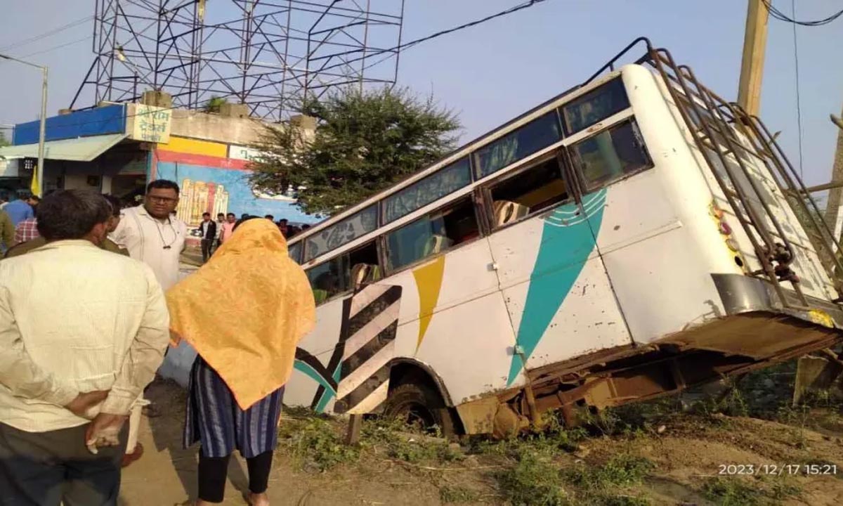 Uncontrolled bus enters drain, creates panic among passengers