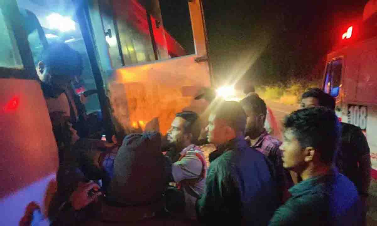 Eight passengers injured when TSRTC bus collides with lorry in Nalgonda