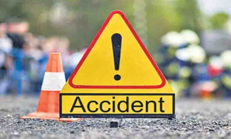 4 died in bus-tractor collision in Anantapur