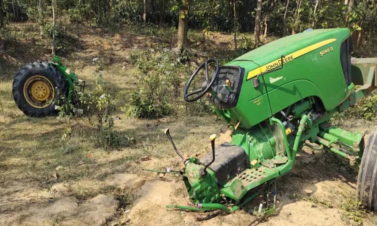 Bolero and tractor collide, 10 people injured