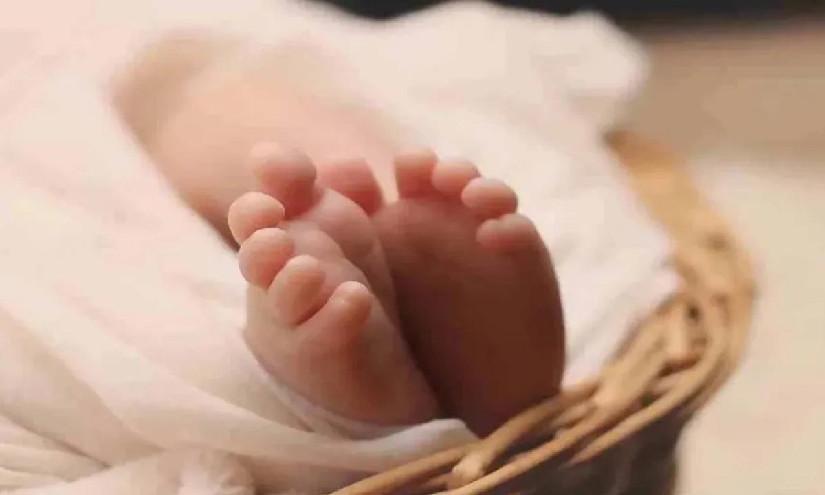 Woman gives birth to newborn in train toilet, mother and child in hospital
