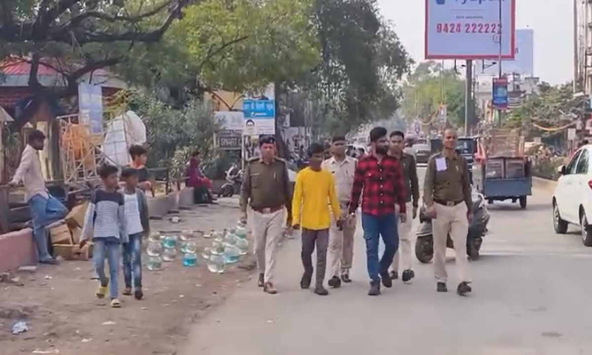 History sheeter arrested, police took out a procession and brought him to the police station