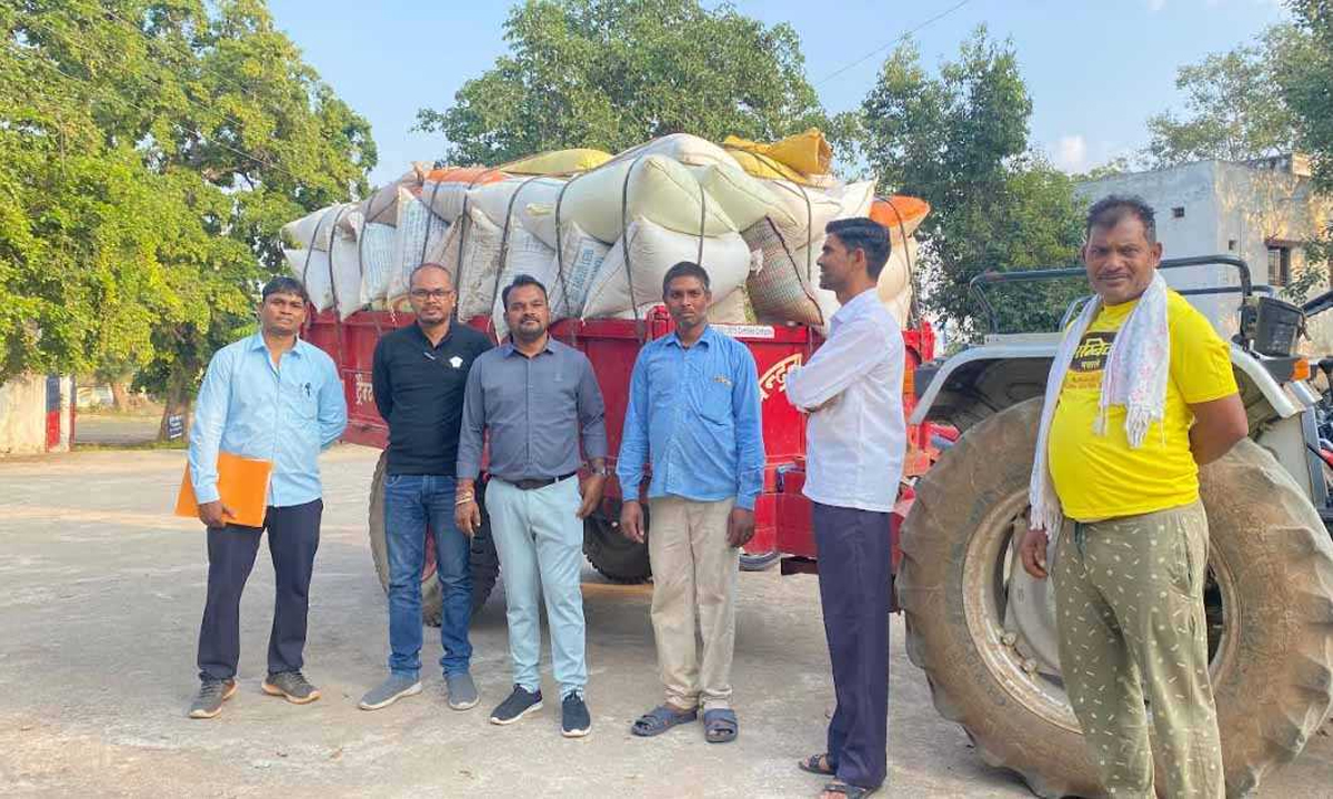 Guerrilla action on illegal storage and transportation of paddy, paddy and tractor seized