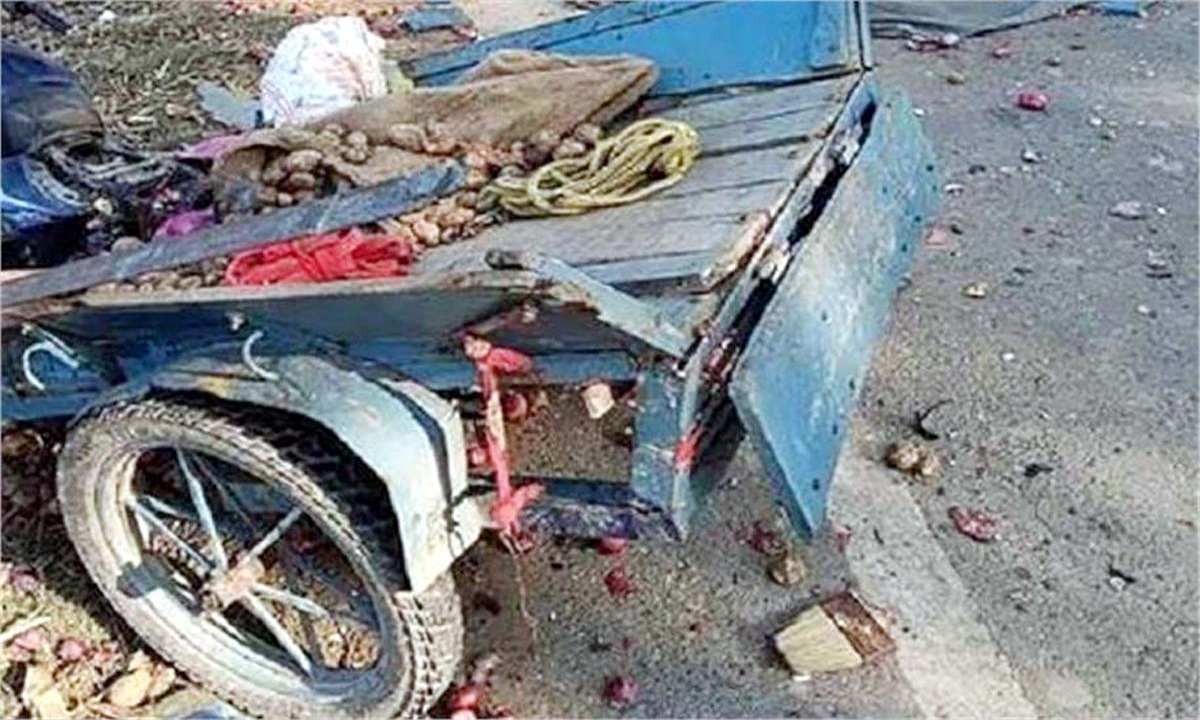 Bus runs over youths selling vegetables, 3 killed