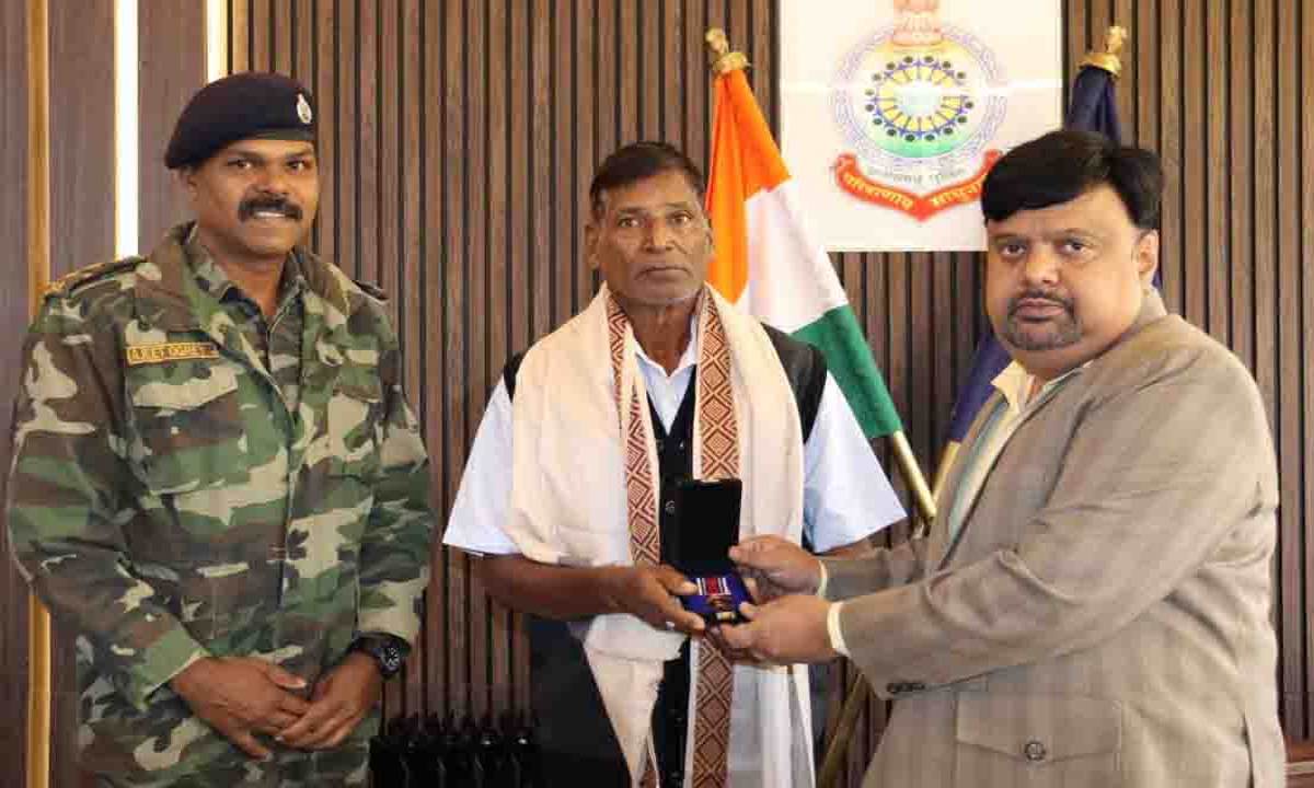 Martyred Sub Inspector gets bravery award