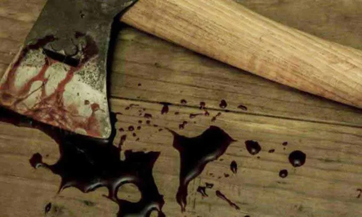 Husband hacked his wife with an axe, body cut into two pieces