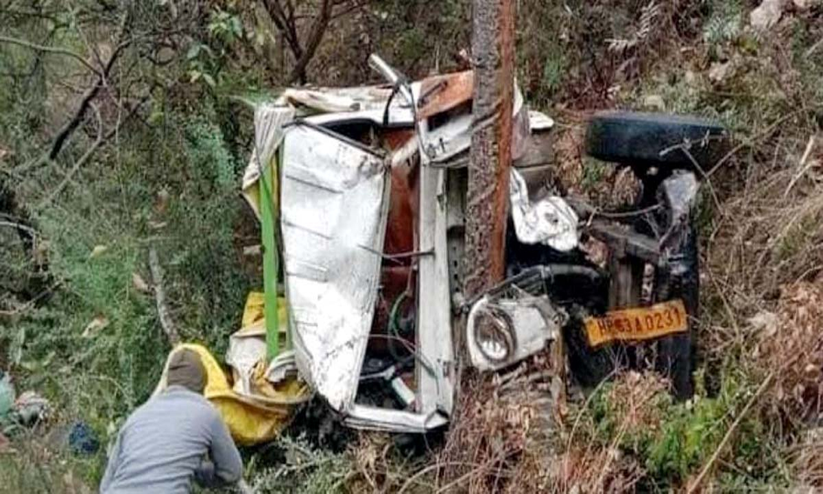 Vehicle fell into ditch, six Kashmiri workers died