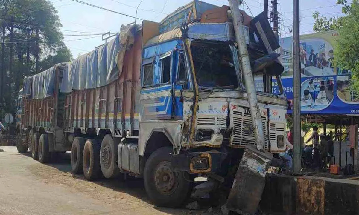 A major accident occurred in Collectorate Road, the truck was loaded with cement.