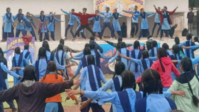 Teachers danced with children and players in Good Morning Mahasamund.