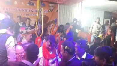 Cabinet minister fell from the stage, video went viral