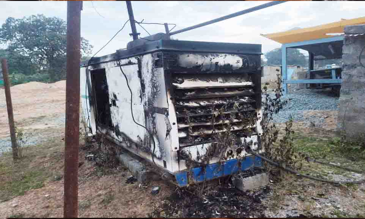 Naxalites set generator on fire