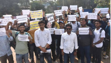 Demand to cancel SI recruitment exam, youth demonstrated in Raipur