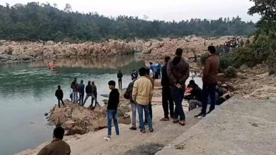 Youth who reached ghat for picnic becomes victim of accident, team busy in finding dead body