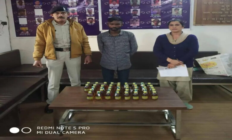 Smuggler selling illegal liquor arrested in Kabir Nagar