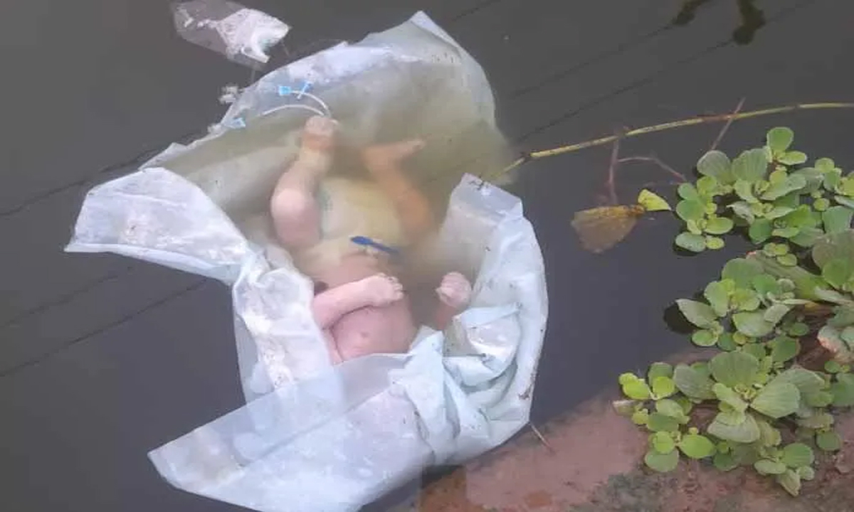 Dead body of a newborn found on the roadside, sensation spread