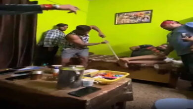 Khaiwalas brutally beat up those who invested money in betting, watch video