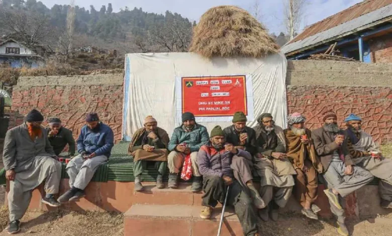 Kashmir: Soldiers on Line of Control welcomed 2024 by celebrating with locals