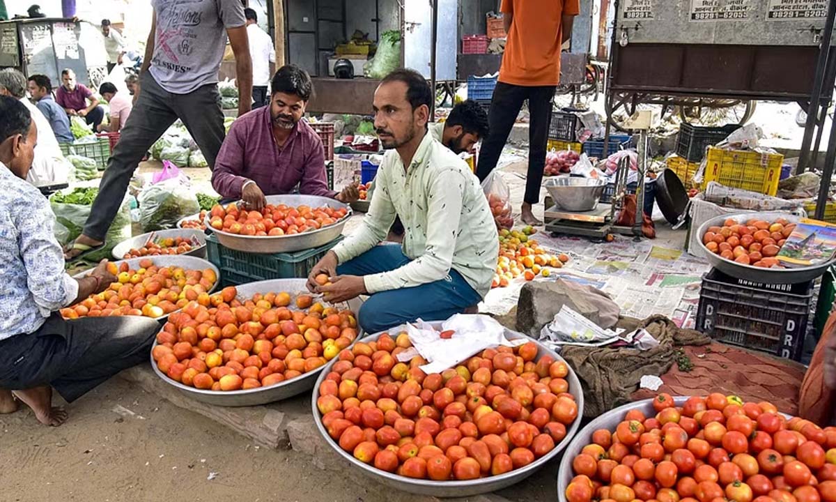 Cost of veg, non-veg food falls in December due to fall in onion, tomato prices